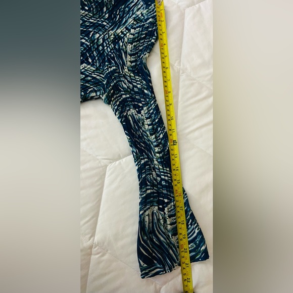 Beautiful TAILOR B.MOSS Lightweight flowy silken pleated flared top size M - Picture 4 of 9